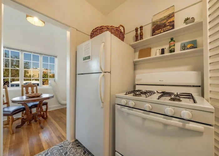 3 Blocks From U Of A And 4th Ave, Cozy, 1 Bedroom 1 Ba * Tucson