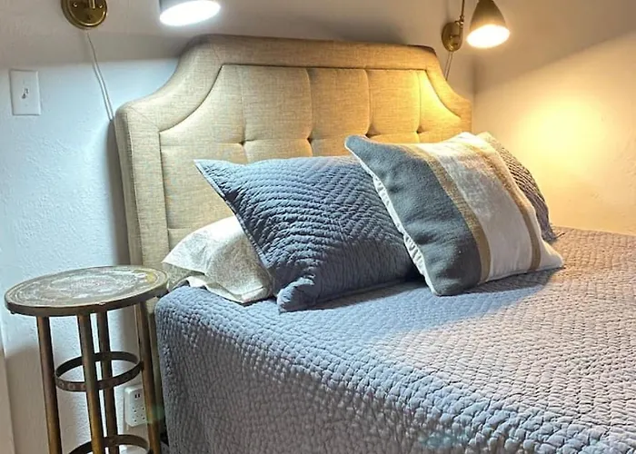 3 Blocks From U Of A And 4th Ave, Cozy, 1 Bedroom 1 Ba * Tucson
