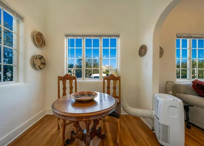 3 Blocks From U Of A And 4th Ave, Cozy, 1 Bedroom 1 Ba *