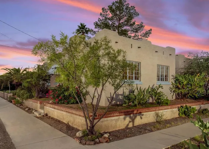 Holiday home 3 Blocks From U Of A And 4th Ave, Cozy, 1 Bedroom 1 Ba