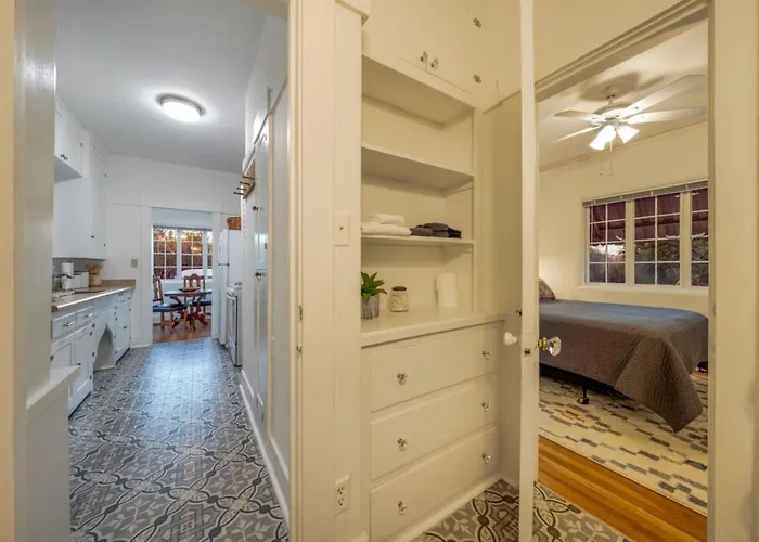 3 Blocks From U Of A And 4th Ave, Cozy, 1 Bedroom 1 Ba