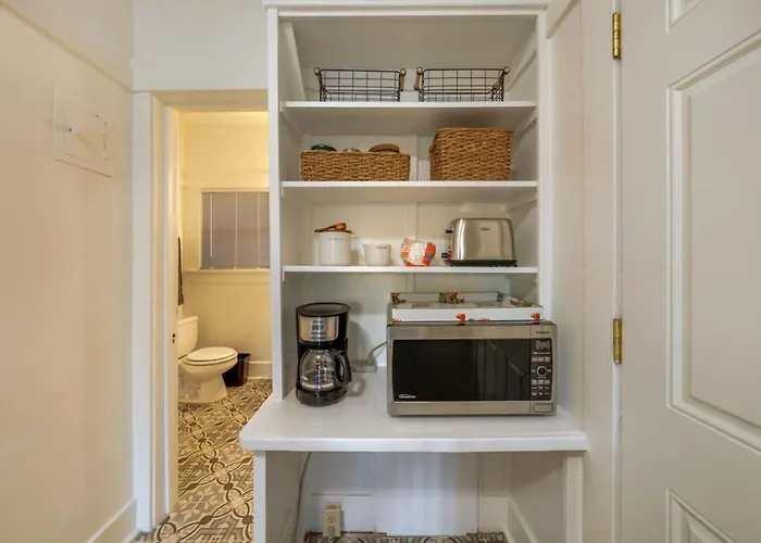 Holiday home 3 Blocks From U Of A And 4th Ave, Cozy, 1 Bedroom 1 Ba *