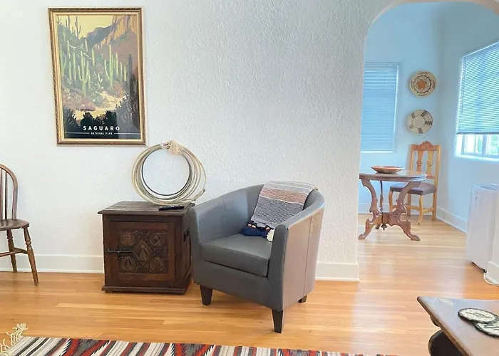 3 Blocks From U Of A And 4th Ave, Cozy, 1 Bedroom 1 Ba Tucson