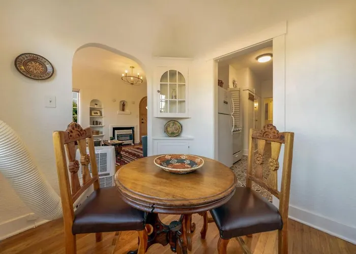 3 Blocks From U Of A And 4th Ave, Cozy, 1 Bedroom 1 Ba Holiday home